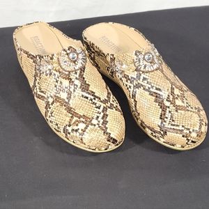 Reaction by Kennth Cole snake skin pattern clog mule shoes size 7.5.